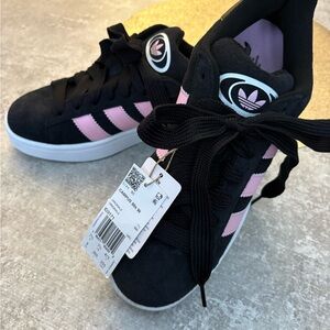 Adidas Women's Sneakers in Black and Pink